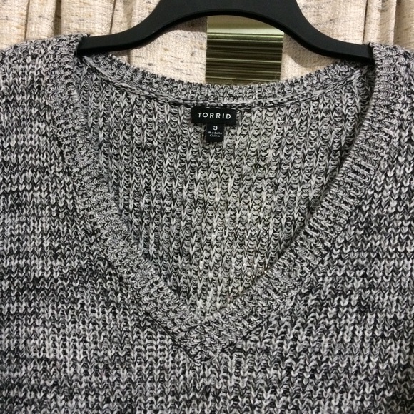 Torrid Marled Knit V-Neck Tunic Sweater - Picture 2 of 7